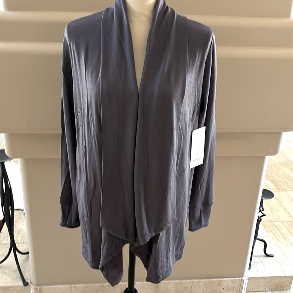 Athleta Pranayama II Wrap. Dust Violet. Size XS. NWT. Have leggings to match!